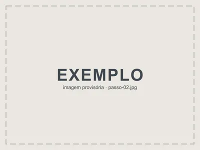 Polvilho escaldado em uma tigela, com aspecto de farofa úmida